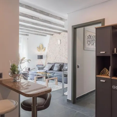 Apartment Gorgeous 1 Bedroom House 200m From The Bicas