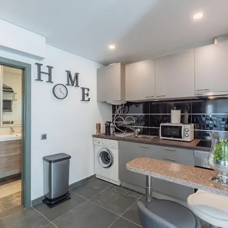 Gorgeous 1 Bedroom House 200m From The
