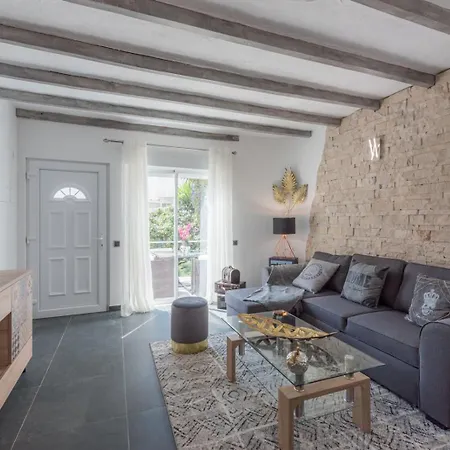 Gorgeous 1 Bedroom House 200m From The Apartment Bicas