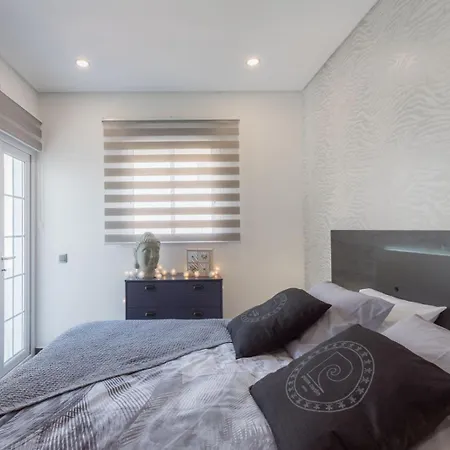 Gorgeous 1 Bedroom House 200m From The *
