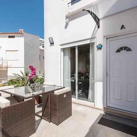 Gorgeous 1 Bedroom House 200m From The Bicas