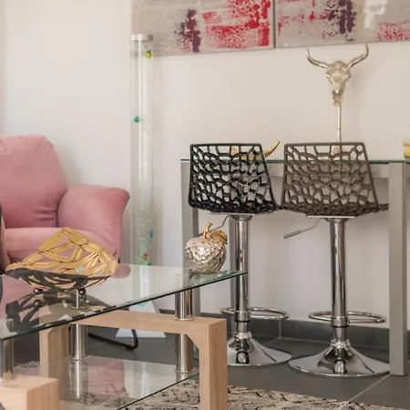 Apartment Gorgeous 1 Bedroom House 200m From The *