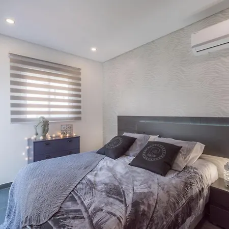 Gorgeous 1 Bedroom House 200m From The