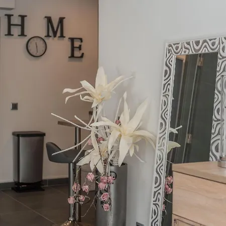 Gorgeous 1 Bedroom House 200m From The Bicas