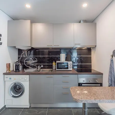 Gorgeous 1 Bedroom House 200m From The