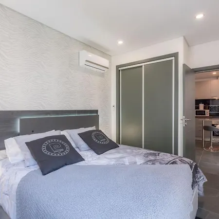 Apartment Gorgeous 1 Bedroom House 200m From The *