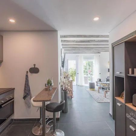 Gorgeous 1 Bedroom House 200m From The *